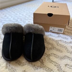 UGG Scuffette Black Slippers with Gray Fur